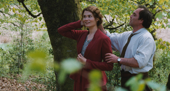 Marina Hands as Constance
(i.e. Lady Chatterley) and
Jean-Louis Coulloc'h as Oliver Parkin.
