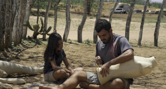 Neon Bull Aline Santana (l), Juliano Cazarre (r)